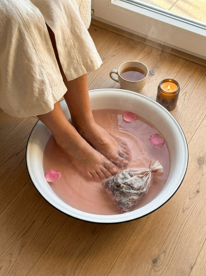 Bain de pieds rosé avec le sachet Bain de Vénus